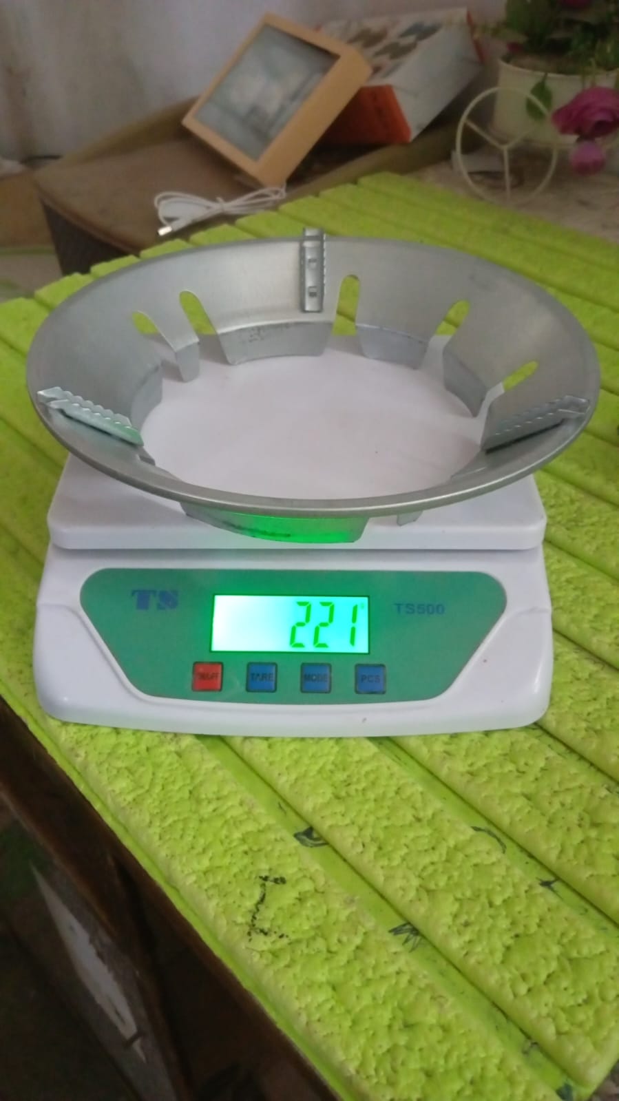 Protective gas stove burner stand