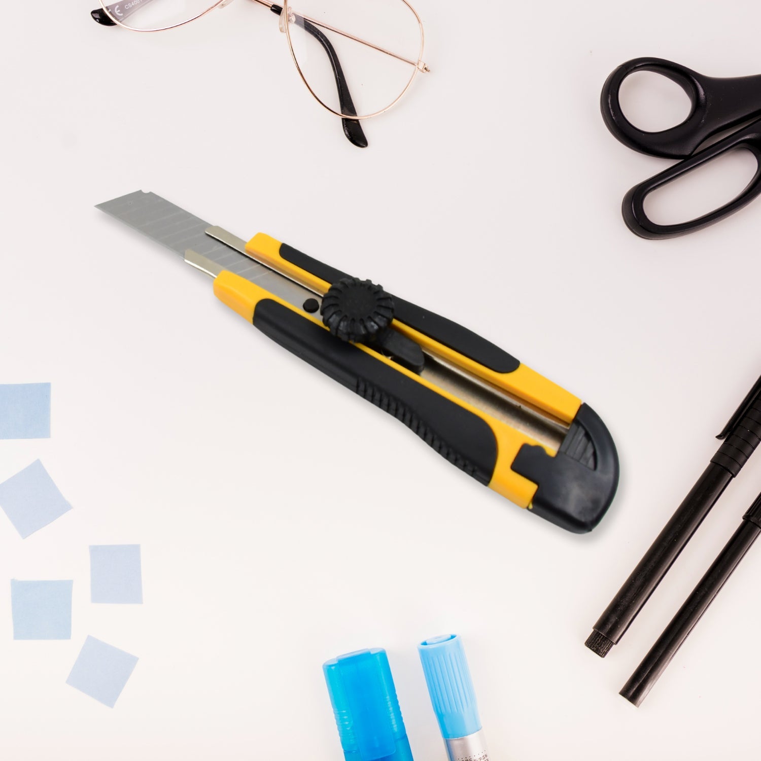 Cutter Knife Set with 4 Replacement Blades (1 Set) (Stock:-1920)