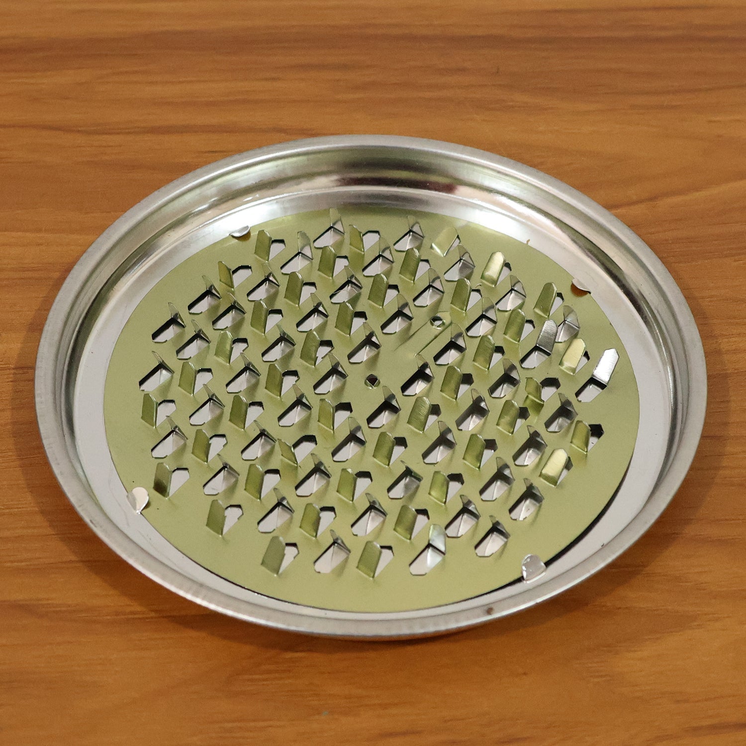 Round Metal Mosquito Coil Stand (1 Pc) (Stock:-200)